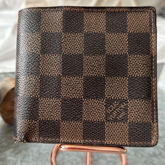 LV Damier Wallet - Picture 2 of 15